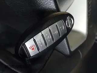 2017 Nissan Maxima SV z VIN 1N4AA6AP1HC447467, wystawiony jako IAAI lot #40918468 z przebiegiem 166 352 mil mil oraz . Historia ofert i sprzedaży dostępna na DreamBid. Obrazek 11.
