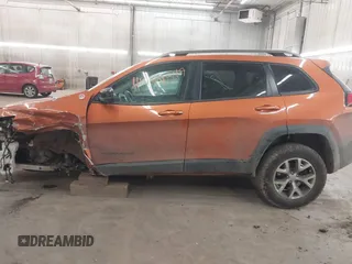 2015 Jeep Cherokee Trailhawk with VIN 1C4PJMBS5FW524462, listed as a IAAI auction lot 41774347 with 107,592 mi miles. Bid and sale history available at carsss.com. Image 15.