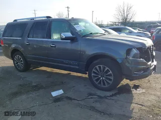 2015 Lincoln Navigator L with VIN 5LMJJ3JT3FEJ13389, listed as a IAAI auction lot 41205754 with 117,883 mi miles. Bid and sale history available at carsss.com. Image 1.