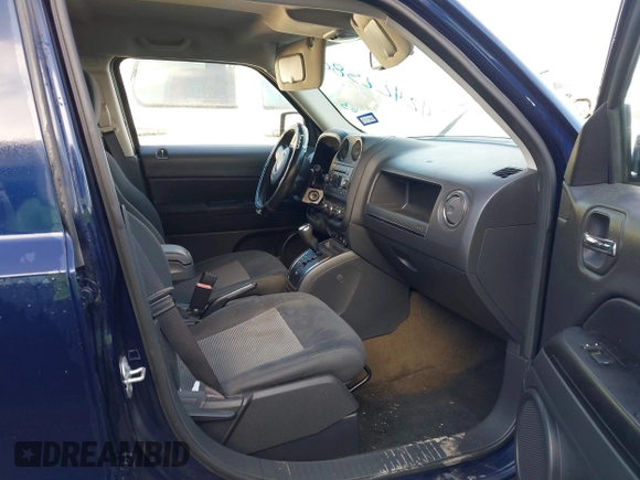 2016 Jeep Patriot Latitude z VIN 1C4NJPFA8GD615264, wystawiony jako IAAI lot #42422580 z przebiegiem 80 867 mil mil oraz . Historia ofert i sprzedaży dostępna na DreamBid. Obrazek 5.