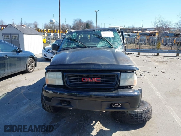 2000 GMC Sonoma SLS w/1SJ Pkg with VIN 1GTCT19W5Y8181305, listed as a IAAI auction lot 41694074 with 243,564 mi miles. Bid and sale history available at carsss.com. Image 12.