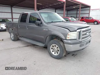 2006 Ford F-250 XL z VIN 1FTSW215X6ED62071, wystawiony jako IAAI lot #42416841 z przebiegiem 240 855 mil mil oraz . Historia ofert i sprzedaży dostępna na DreamBid. Obrazek 1.