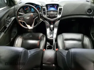 2014 Chevrolet Cruze 2LT z VIN 1G1PE5SB9E7181506, wystawiony jako Copart lot #46453855 z przebiegiem 151 602 mil mil oraz Szkoda całkowita • Salvage title. Historia ofert i sprzedaży dostępna na DreamBid. Obrazek 8.