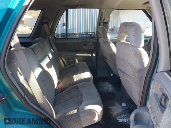 1996 GMC Jimmy SL z VIN 1GKDT13W6T2505181, wystawiony jako IAAI lot #41392669 z przebiegiem 213 728 mil mil oraz . Historia ofert i sprzedaży dostępna na DreamBid. Obrazek 8.