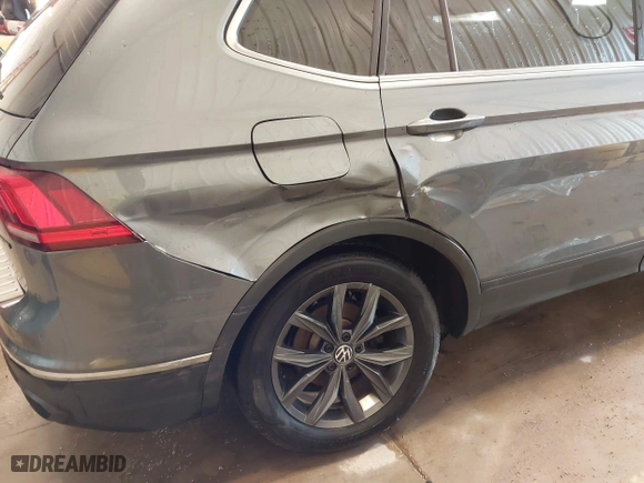 2022 Volkswagen Tiguan SE with VIN 3VV2B7AX5NM165068, listed as a IAAI auction lot 41520963 with 24,829 mi miles. Bid and sale history available at carsss.com. Image 6.