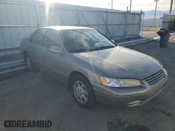 1998 Toyota Camry LE z VIN JT2BF28K2W0115564, wystawiony jako Copart lot #46628495 z przebiegiem 133 215 mil mil oraz Czysty tytuł • Clean title. Historia ofert i sprzedaży dostępna na DreamBid. Obrazek 4.
