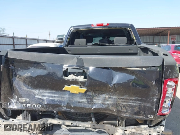 2013 Chevrolet Silverado 1500 LT with VIN 1GCRKSE77DZ267690, listed as a IAAI auction lot 41801357 with 70,964 mi miles and . Bid and sale history available at DreamBid. Image 17.