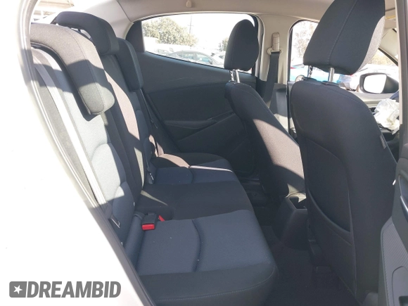 2016 Scion iA z VIN 3MYDLBZV9GY139080, wystawiony jako IAAI lot #41494384 z przebiegiem 106 092 mil mil oraz . Historia ofert i sprzedaży dostępna na DreamBid. Obrazek 8.