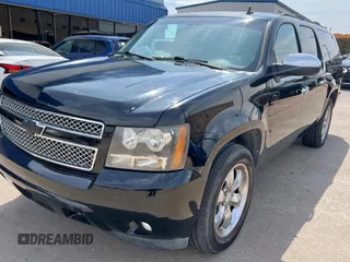 2008 Chevrolet Suburban LTZ with VIN 1GNFC16018R193868, listed as a Copart auction lot 50950405 with 193,219 mi miles and Clean title. Bid and sale history available at DreamBid. Image 2.