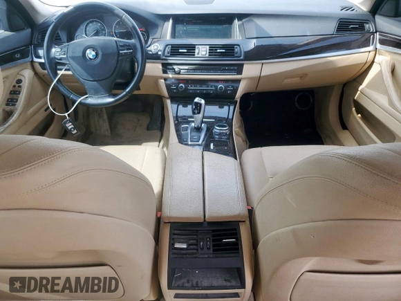 2014 BMW 5 Series 535i z VIN WBA5B1C59ED482543, wystawiony jako Copart lot #53393975 z przebiegiem 123 837 mil mil oraz Czysty tytuł • Clean title. Historia ofert i sprzedaży dostępna na DreamBid. Obrazek 8.