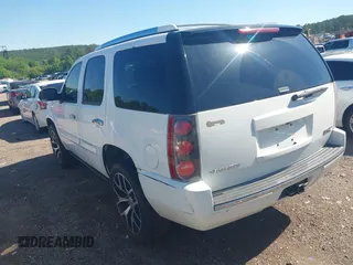 2008 GMC Yukon Denali z VIN 1GKFK63848J230708, wystawiony jako IAAI lot #42175206 z przebiegiem 208 589 mil mil oraz . Historia ofert i sprzedaży dostępna na DreamBid. Obrazek 3.