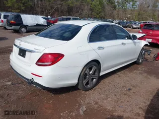 2018 Mercedes-Benz E-Class E 300 with VIN WDDZF4KB4JA472277, listed as a IAAI auction lot 41580097 with 41,473 mi miles. Bid and sale history available at carsss.com. Image 4.