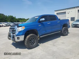 2017 Toyota Tundra Platinum z VIN 5TFAW5F11HX625896, wystawiony jako Copart lot #53794625 z przebiegiem 156 029 mil mil oraz Szkoda całkowita • Salvage title. Historia ofert i sprzedaży dostępna na DreamBid. Obrazek 1.