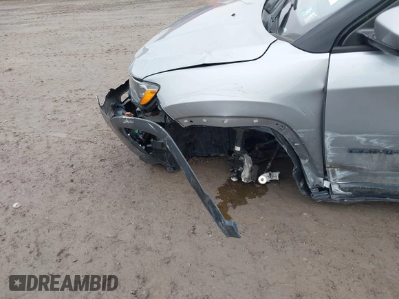 2018 Jeep Compass Latitude with VIN 3C4NJDBB2JT298810, listed as a IAAI auction lot 41497189 with 111,013 mi miles. Bid and sale history available at carsss.com. Image 6.