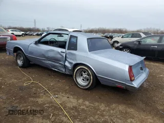 1988 Chevrolet Monte Carlo z VIN 1G1GZ11G5JP105897, wystawiony jako Copart lot #51135095 z przebiegiem 54 915 mil mil oraz Szkody całkowita. Historia ofert i sprzedaży dostępna na DreamBid. Obrazek 2.
