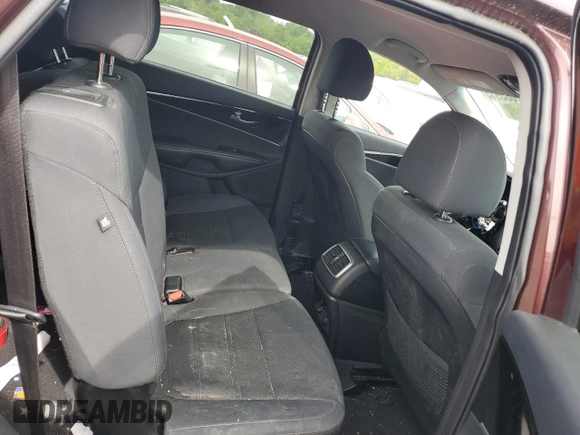 2019 Kia Sorento LX z VIN 5XYPGDA3XKG558803, wystawiony jako Copart lot #57885915 z przebiegiem 70 055 mil mil oraz Szkoda całkowita • Salvage title. Historia ofert i sprzedaży dostępna na DreamBid. Obrazek 10.