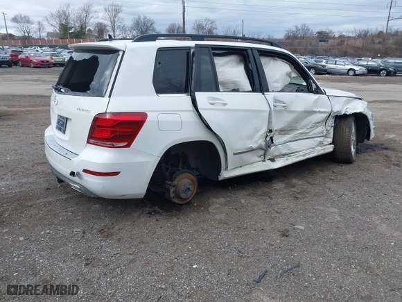 2014 Mercedes-Benz GLK-Class GLK 250 BlueTEC with VIN WDCGG0EBXEG270303, listed as a IAAI auction lot 41748806 with 154,302 mi miles. Bid and sale history available at carsss.com. Image 4.