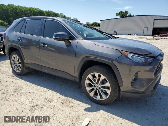 2021 Toyota RAV4 XLE Premium z VIN 2T3C1RFVXMW157425, wystawiony jako Copart lot #61315765 z przebiegiem 54 379 mil mil oraz Szkoda całkowita • Salvage title. Historia ofert i sprzedaży dostępna na DreamBid. Obrazek 4.