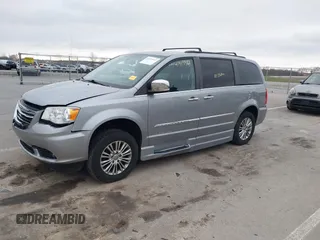 2013 Chrysler Town & Country Touring-L with VIN 2C4RC1CG0DR684329, listed as a IAAI auction lot 41919921 with 101,868 mi miles. Bid and sale history available at carsss.com. Image 18.