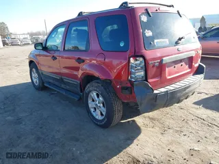 2005 Ford Escape XLT with VIN 1FMCU93115KB85547, listed as a IAAI auction lot 41669441 with 267,022 mi miles. Bid and sale history available at carsss.com. Image 3.