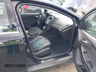 2016 Ford Focus Titanium z VIN 1FADP3J27GL215436, wystawiony jako IAAI lot #42709166 z przebiegiem 75 956 mil mil oraz . Historia ofert i sprzedaży dostępna na DreamBid. Obrazek 5.