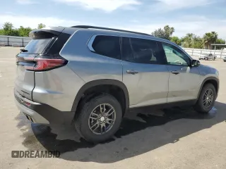 2025 GMC Acadia AWD Elevation z VIN 1GKENNRS6SJ209902, wystawiony jako Copart lot #52977065 z przebiegiem 1 540 mil mil oraz Czysty tytuł • Clean title. Historia ofert i sprzedaży dostępna na DreamBid. Obrazek 3.