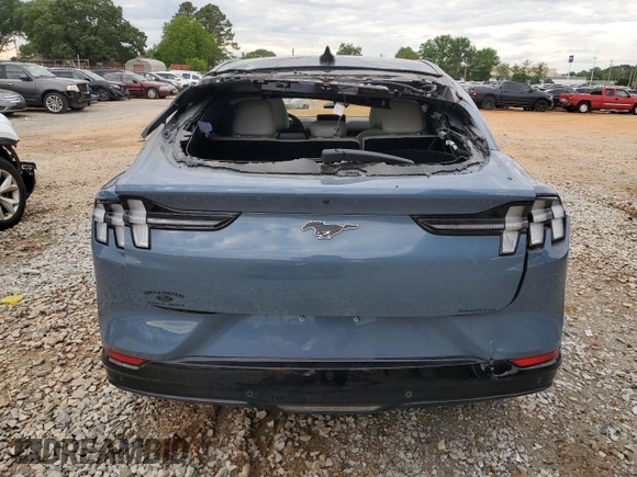 2023 Ford Mustang Mach-E Premium z VIN 3FMTK3SU5PMA87826, wystawiony jako Copart lot #55571575 z przebiegiem 15 618 mil mil oraz Szkoda całkowita • Salvage title. Historia ofert i sprzedaży dostępna na DreamBid. Obrazek 6.