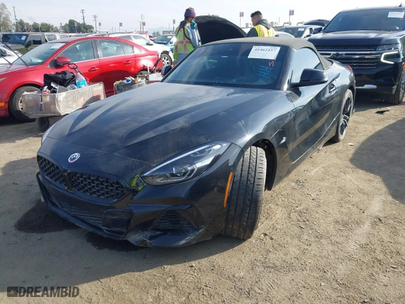 2022 BMW Z4 sDriveM40i with VIN WBAHF9C08NWX38258, listed as a IAAI auction lot 41462157 with 43,534 mi miles. Bid and sale history available at carsss.com. Image 17.