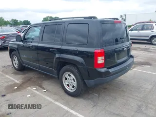 2017 Jeep Patriot Sport z VIN 1C4NJPBA3HD102608, wystawiony jako IAAI lot #42346928 z przebiegiem 149 438 mil mil oraz . Historia ofert i sprzedaży dostępna na DreamBid. Obrazek 3.