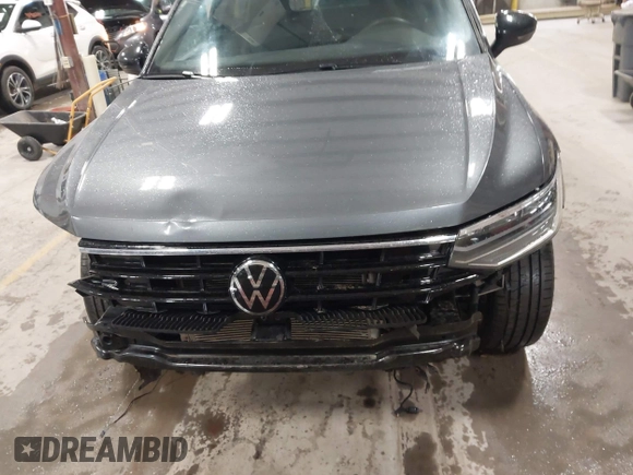 2022 Volkswagen Tiguan SE R-Line Black with VIN 3VV8B7AX9NM103988, listed as a IAAI auction lot 41908814 with 43,671 mi miles and . Bid and sale history available at DreamBid. Image 13.