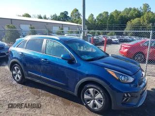 2020 Kia Niro LXS with VIN KNDCB3LC3L5440171, listed as a IAAI auction lot 40276060 with 144,123 mi miles. Bid and sale history available at carsss.com. Image 1.