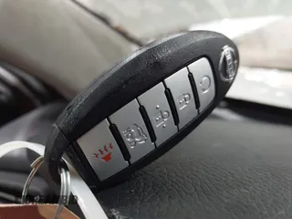 2017 Nissan Rogue SL z VIN 5N1AT2MT8HC784235, wystawiony jako IAAI lot #41549854 z przebiegiem 49 000 mil mil oraz . Historia ofert i sprzedaży dostępna na DreamBid. Obrazek 11.