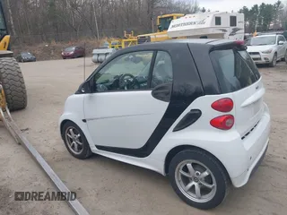 2014 Smart fortwo Pure with VIN WMEEJ3BA2EK779506, listed as a IAAI auction lot 42048566 with 26,102 mi miles and . Bid and sale history available at DreamBid. Image 3.