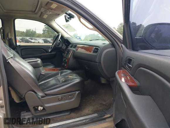2007 Chevrolet Tahoe LT z VIN 1GNFC13007J351246, wystawiony jako IAAI lot #42270462 z przebiegiem 251 349 mil mil oraz . Historia ofert i sprzedaży dostępna na DreamBid. Obrazek 5.