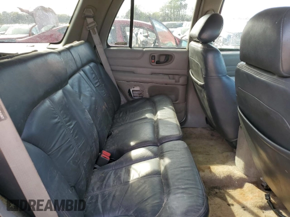 2000 GMC Jimmy Diamond Edition Luxury with VIN 1GKDT13W0Y2131772, listed as a Copart auction lot 50996535 with 256,958 mi miles and Salvage Title. Bid and sale history available at carsss.com. Image 10.