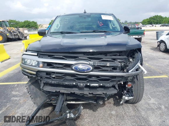 2024 Ford Expedition Max XLT z VIN 1FMJK1J86REA39261, wystawiony jako IAAI lot #42493651 z przebiegiem 47 100 mil mil oraz . Historia ofert i sprzedaży dostępna na DreamBid. Obrazek 13.