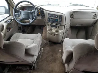 2000 GMC Safari with VIN 1GKDM19W9YB537215, listed as a Copart auction lot 44083255 with 230,032 mi miles and Salvage Title. Bid and sale history available at carsss.com. Image 8.