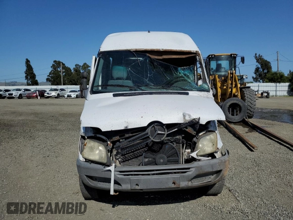 2005 Freightliner Sprinter with VIN WDYPD644X55808602, listed as a Copart auction lot 55554884 with 275,716 mi miles and Salvage Title. Bid and sale history available at DreamBid. Image 5.