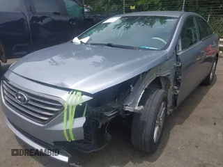 2015 Hyundai Sonata SE z VIN 5NPE24AF2FH124728, wystawiony jako IAAI lot #42453276 z przebiegiem 244 883 mil mil oraz . Historia ofert i sprzedaży dostępna na DreamBid. Obrazek 6.