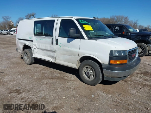 2021 GMC Savana Cargo Van with VIN 1GTW7AF73M1305847, listed as a IAAI auction lot 41728591 with 124,154 mi miles. Bid and sale history available at carsss.com. Image 1.