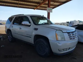 2008 Cadillac Escalade with VIN 1GYFK63878R179874, listed as a IAAI auction lot 41721512 with 184,477 mi miles. Bid and sale history available at carsss.com. Image 1.