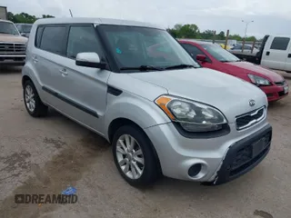 2012 Kia Soul + with VIN KNDJT2A60C7377305, listed as a IAAI auction lot 41902069 with 76,217 mi miles. Bid and sale history available at carsss.com. Image 1.