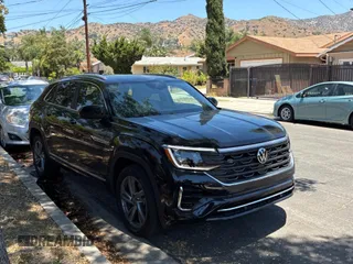 2024 Volkswagen Atlas SEL R-Line с VIN 1V2AE2CA3RC239395, выставлен на аукционе Copart как лот 64673685 с пробегом 1 724 миль миль и Чистый • Clean title. История ставок и продаж доступна на DreamBid. Изображение 1.