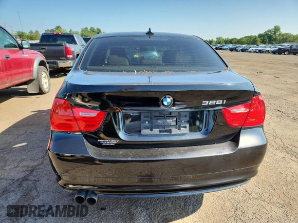 2011 BMW 3 Series 328i xDrive z VIN WBAPK5C58BA658768, wystawiony jako Copart lot #64387265 z przebiegiem 94 577 mil mil oraz Szkoda całkowita • Salvage title. Historia ofert i sprzedaży dostępna na DreamBid. Obrazek 6.