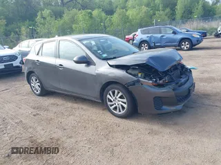 2012 Mazda 3 i Touring z VIN JM1BL1L71C1580999, wystawiony jako IAAI lot #42249156 z przebiegiem 173 541 mil mil oraz . Historia ofert i sprzedaży dostępna na DreamBid. Obrazek 1.