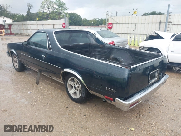 1983 Chevrolet El Camino z VIN 1GCCW80H5DR277552, wystawiony jako IAAI lot #40756516 z przebiegiem 73 947 mil mil oraz . Historia ofert i sprzedaży dostępna na DreamBid. Obrazek 3.