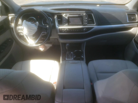 2019 Toyota Highlander LE z VIN 5TDBZRFH1KS937309, wystawiony jako Copart lot #58760425 z przebiegiem 157 659 mil mil oraz Szkoda całkowita • Salvage title. Historia ofert i sprzedaży dostępna na DreamBid. Obrazek 8.