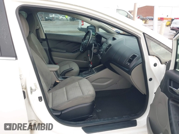 2016 Kia Forte EX with VIN KNAFX4A82G5450616, listed as a IAAI auction lot 42107042 with 131,419 mi miles. Bid and sale history available at carsss.com. Image 5.