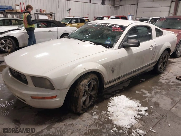 2008 Ford Mustang Deluxe with VIN 1ZVHT80NX85156823, listed as a IAAI auction lot 41626077 with 167501 miles. Bid and sale history available at carsss.com. Image 2.