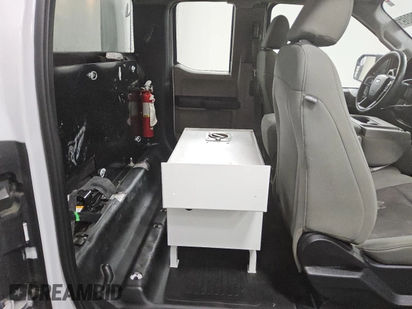 2018 Ford F-150 XL с VIN 1FTEX1CB3JKF05959, выставлен на аукционе Copart как лот 57160805 с пробегом 136 750 миль миль и Чистый • Clean title. История ставок и продаж доступна на DreamBid. Изображение 10.